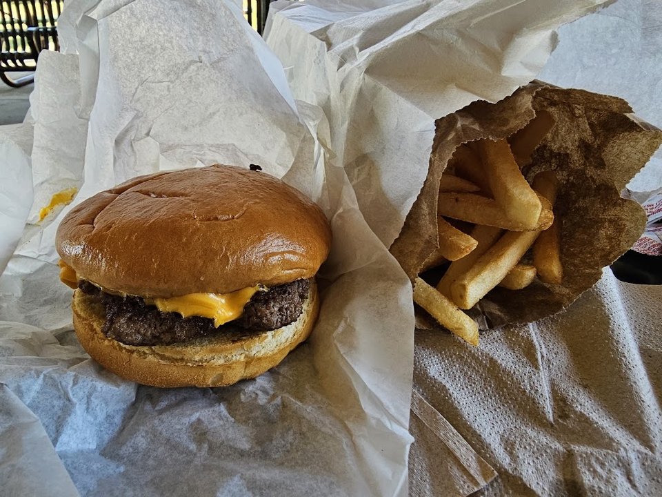 Burger menu with extras, drinks, and fries.