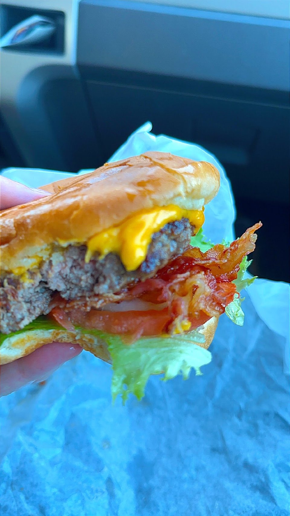 Burger menu with extras, drinks, and fries.